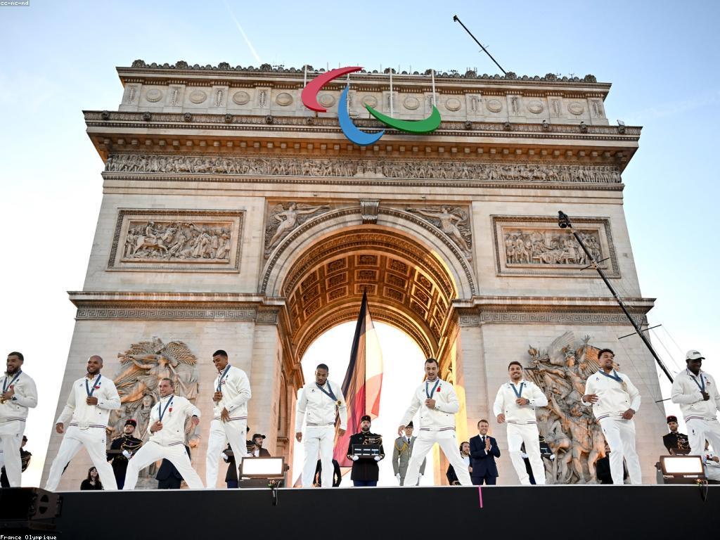 ល្បែងកីឡា: ការប្រកួត និងការអភិវឌ្ឍន៍